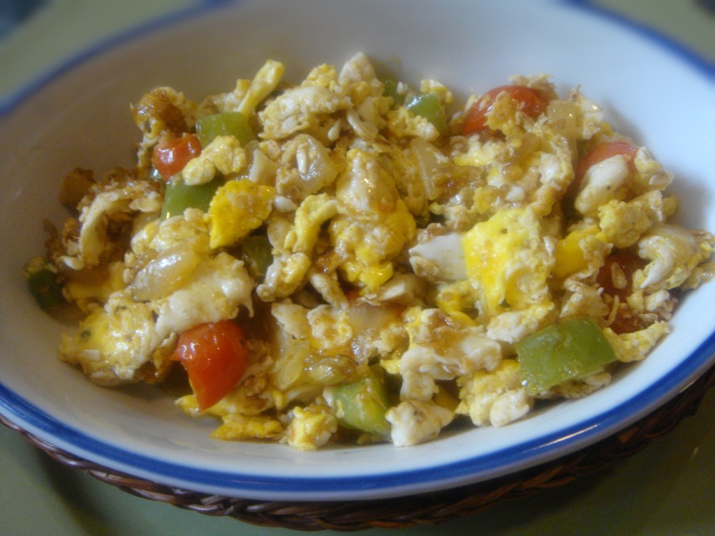 scrambled egg with chery tomatoes