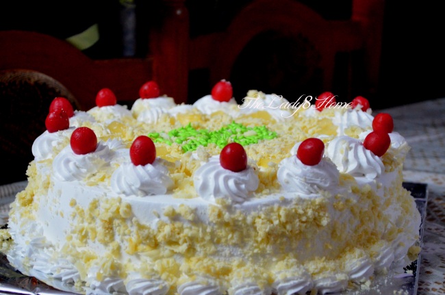 Pineapple cream cake